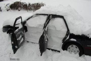 snowed-in-car